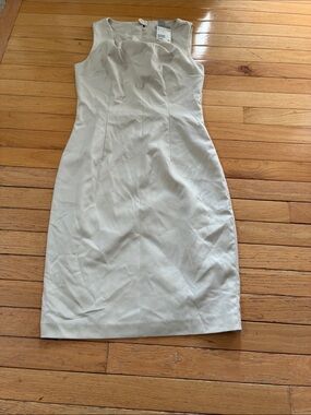 Sleeveless light khaki Dress
